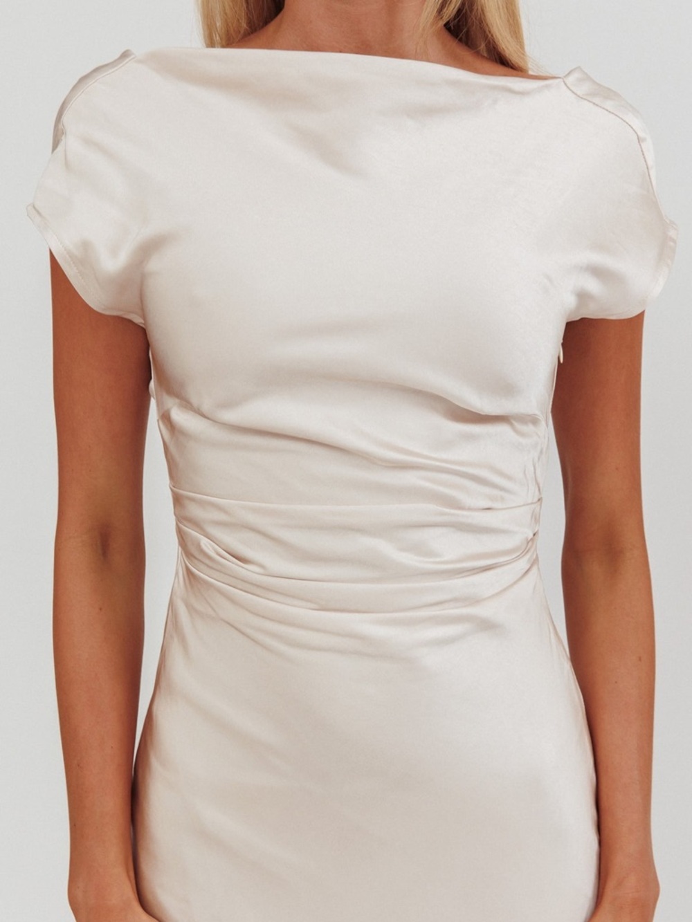 Selfie leslie- Loveland Cap Sleeve Cowl Back Midi Dress Champagne - Picture 3 of 3